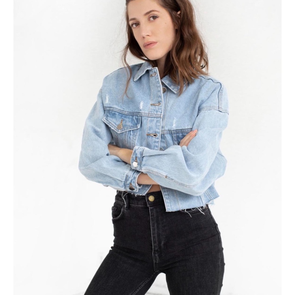 All Row Cropped Denim Jacket. Light wash.